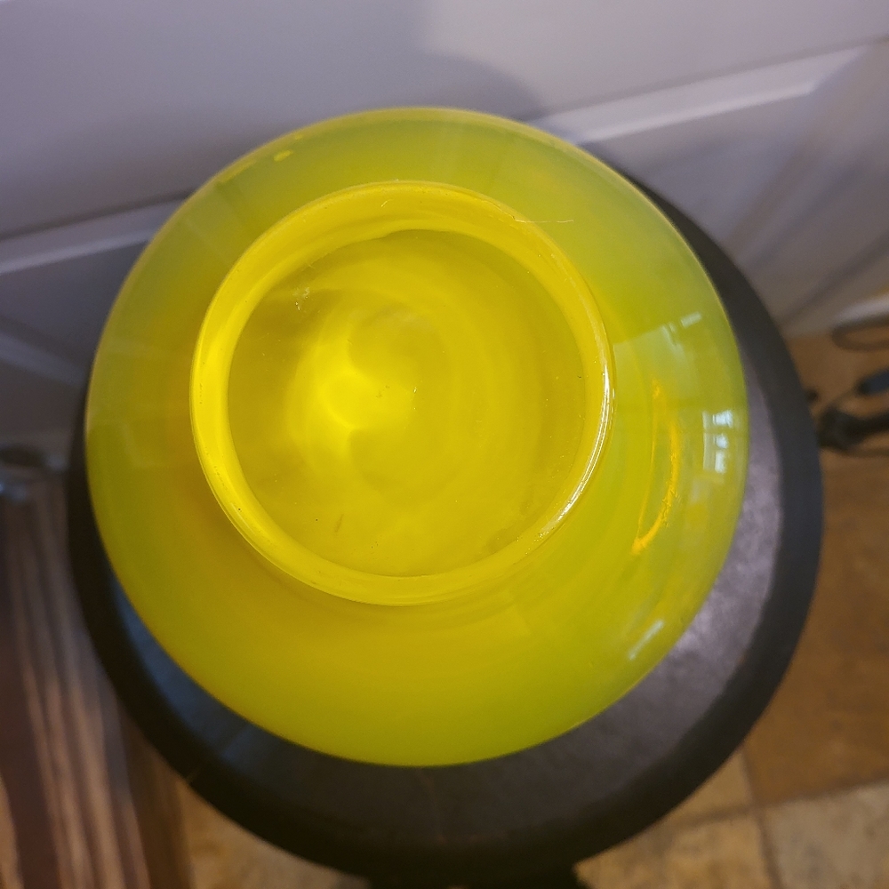 Mid-Century Yellow Glass Vase in the style of Bo Bergstrom, Aseda Glasbruk 1960s - Picture 7 of 8